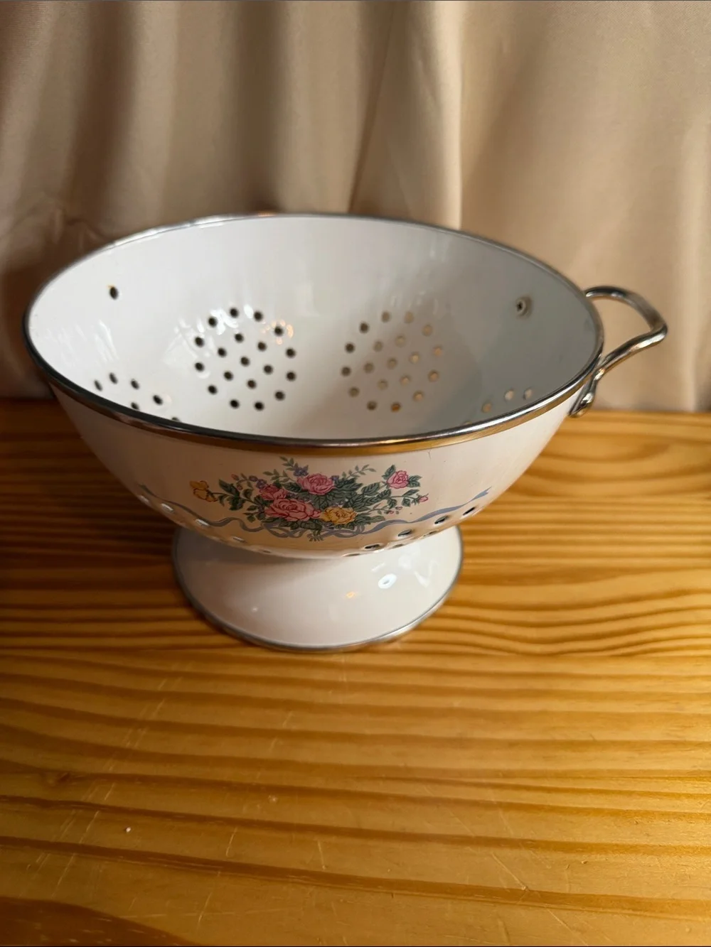 Vintage 1980s White Enamel Pedestal Colander 9” - Floral Rose & Ribbon